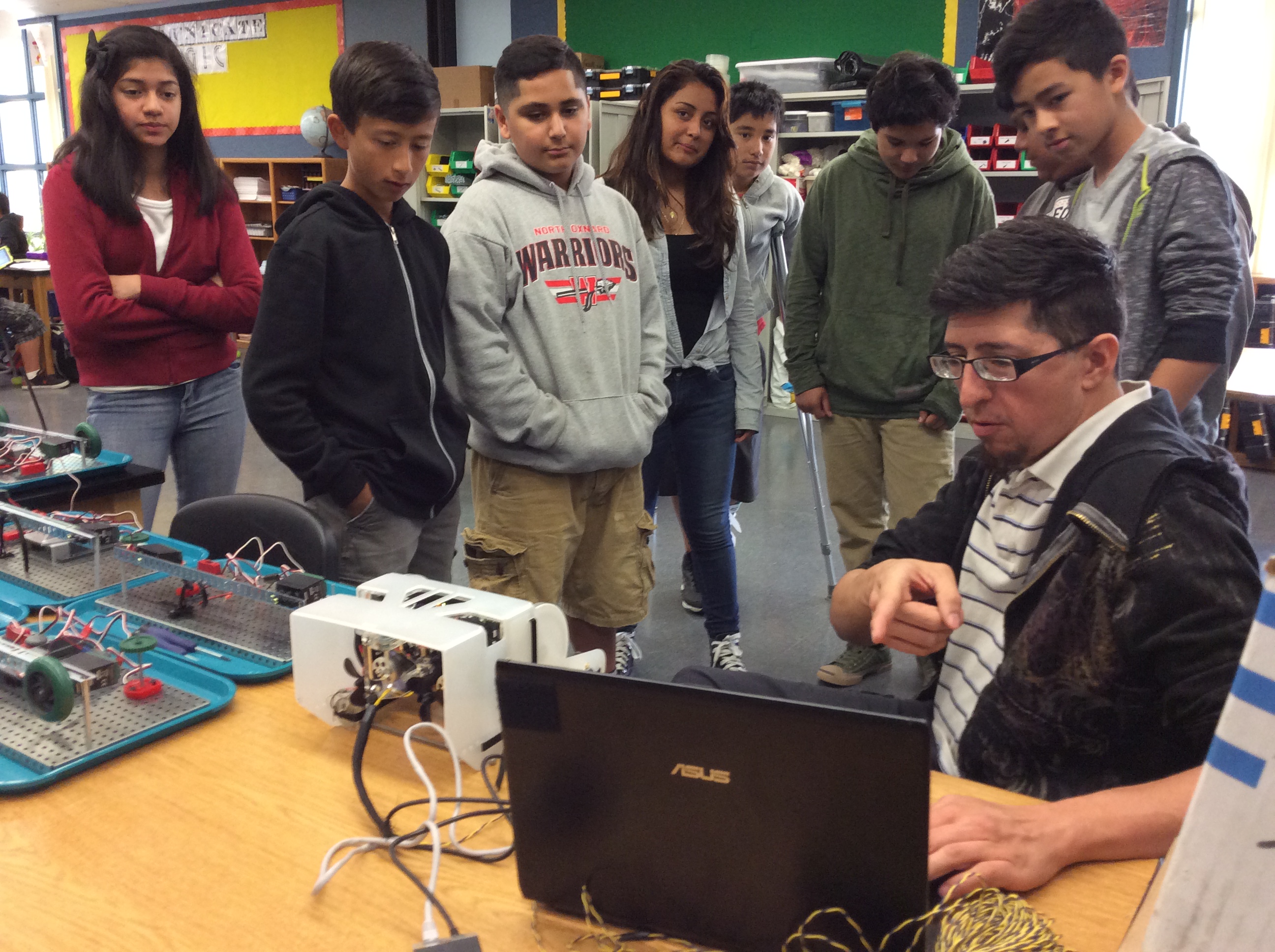 Paul spoke to the VEX robotics students about using ROVs for environmental research.